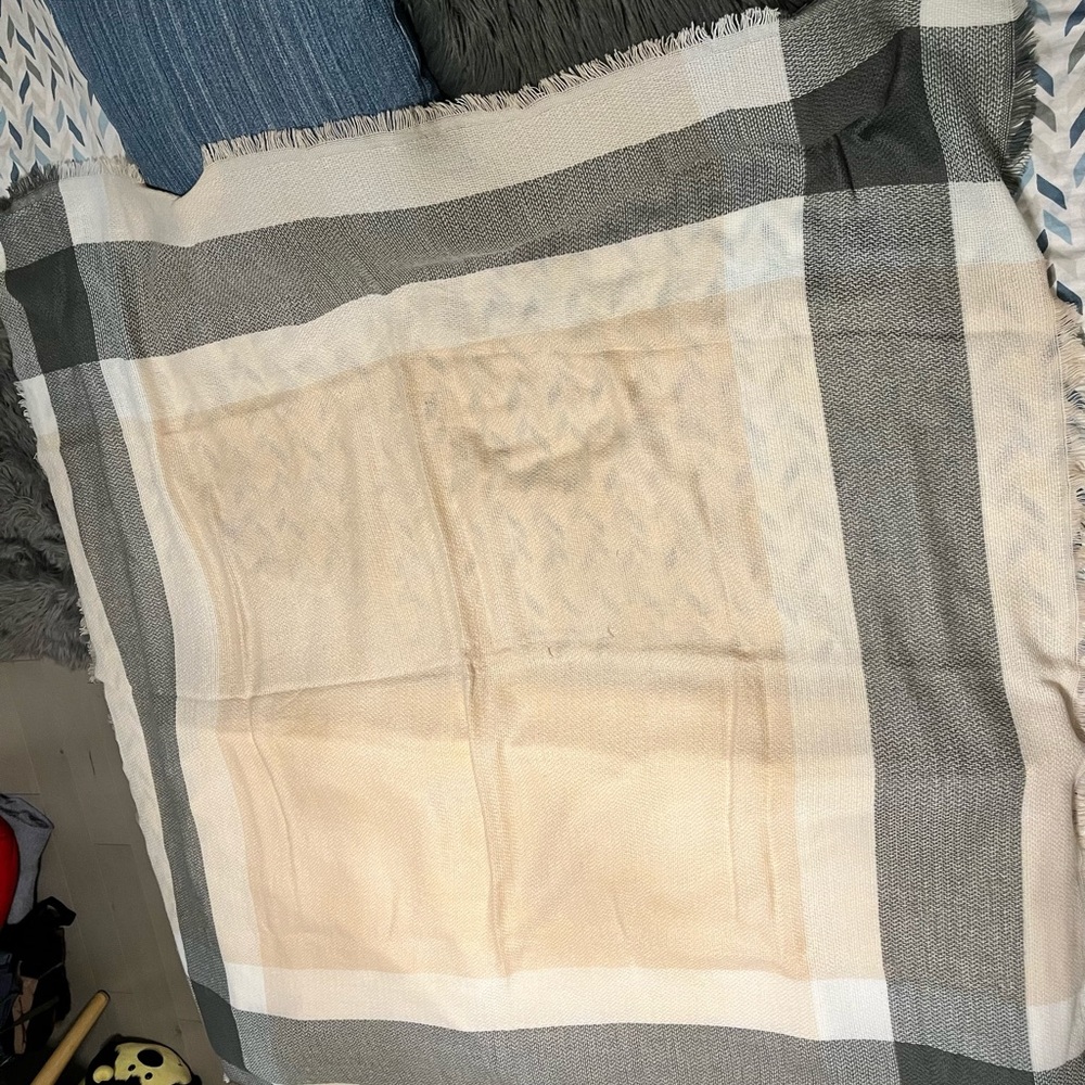 Large Ardene blanket / scarf💗